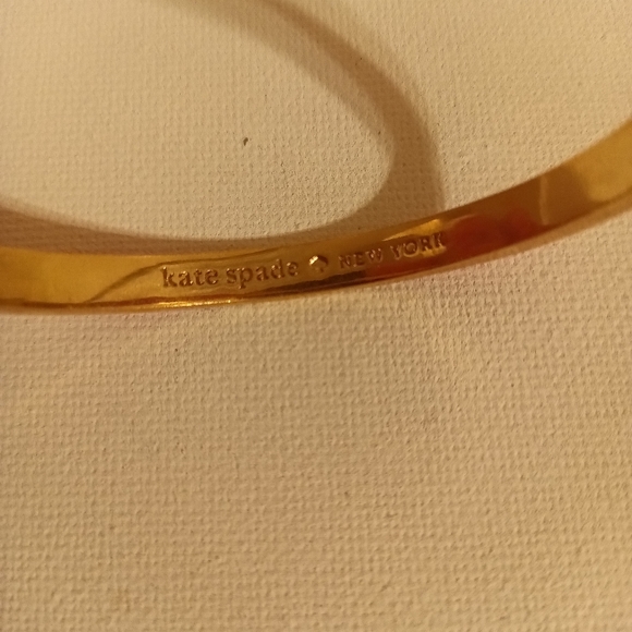 Kate spade pink enamel and gold tone unique bracelet - Picture 3 of 4